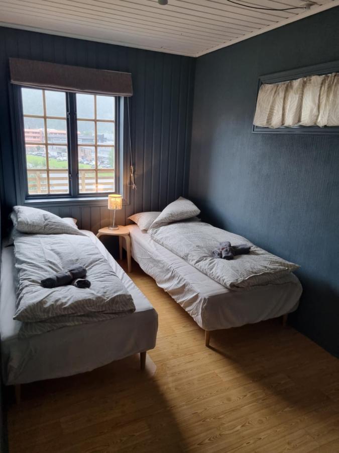 Stor Leilighet Med 4 Senger Sentralt I Forde Exteriér fotografie