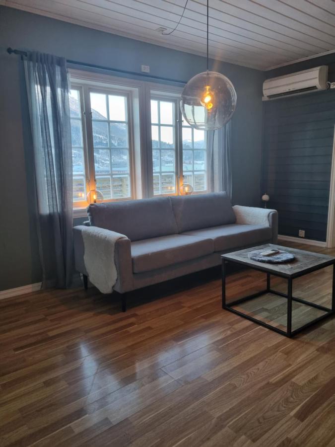 Stor Leilighet Med 4 Senger Sentralt I Forde Exteriér fotografie