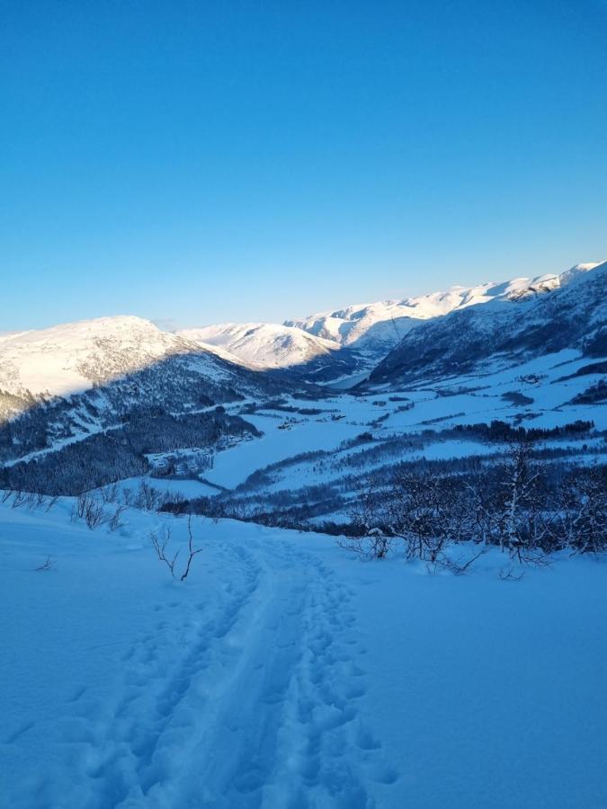 Stor Leilighet Med 4 Senger Sentralt I Forde Exteriér fotografie